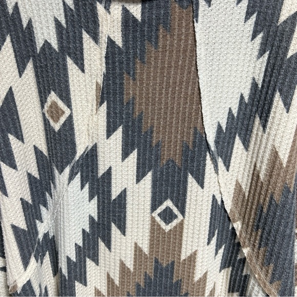 LuLaRoe Aztec Pattern Sweater Size Small - Picture 5 of 9